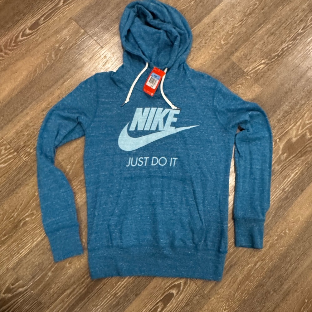 Nike women’s blur Hoodie Sweatshirt nwt size M